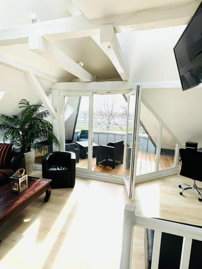 Luxury Rooftop Loft With River View 10Min To City Lägenhet Düsseldorf Exteriör bild