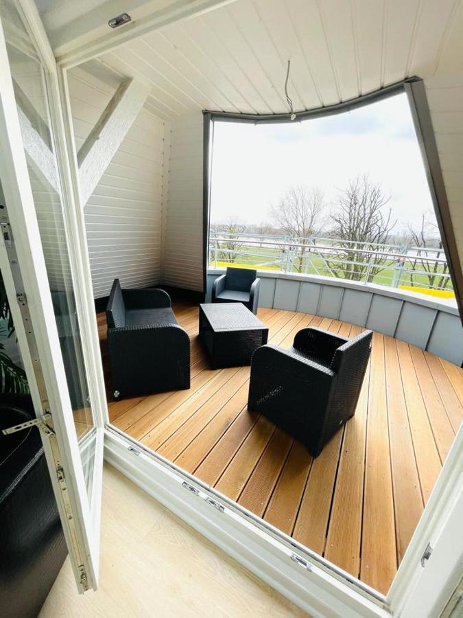 Luxury Rooftop Loft With River View 10Min To City Lägenhet Düsseldorf Exteriör bild