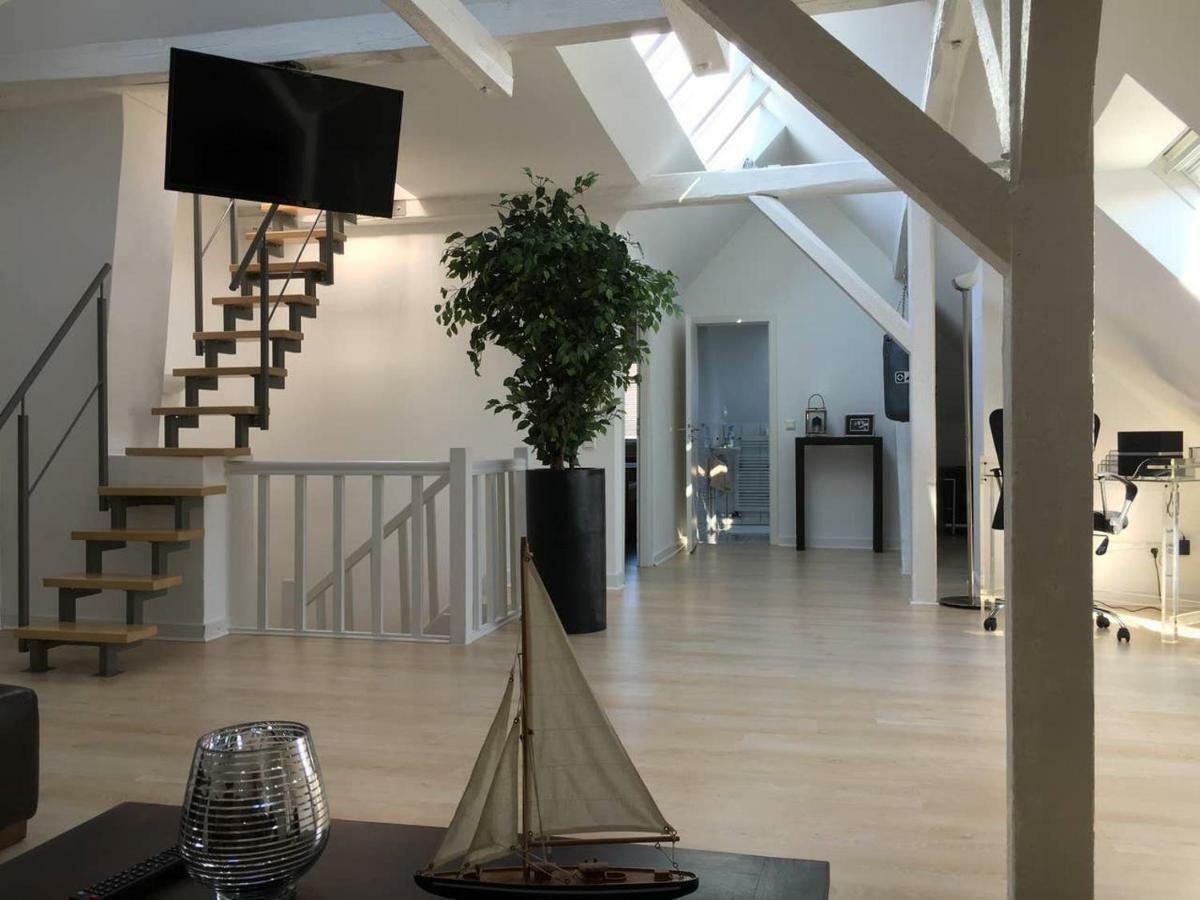 Luxury Rooftop Loft With River View 10Min To City Lägenhet Düsseldorf Exteriör bild